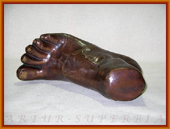 Fuß-Bronzefigur